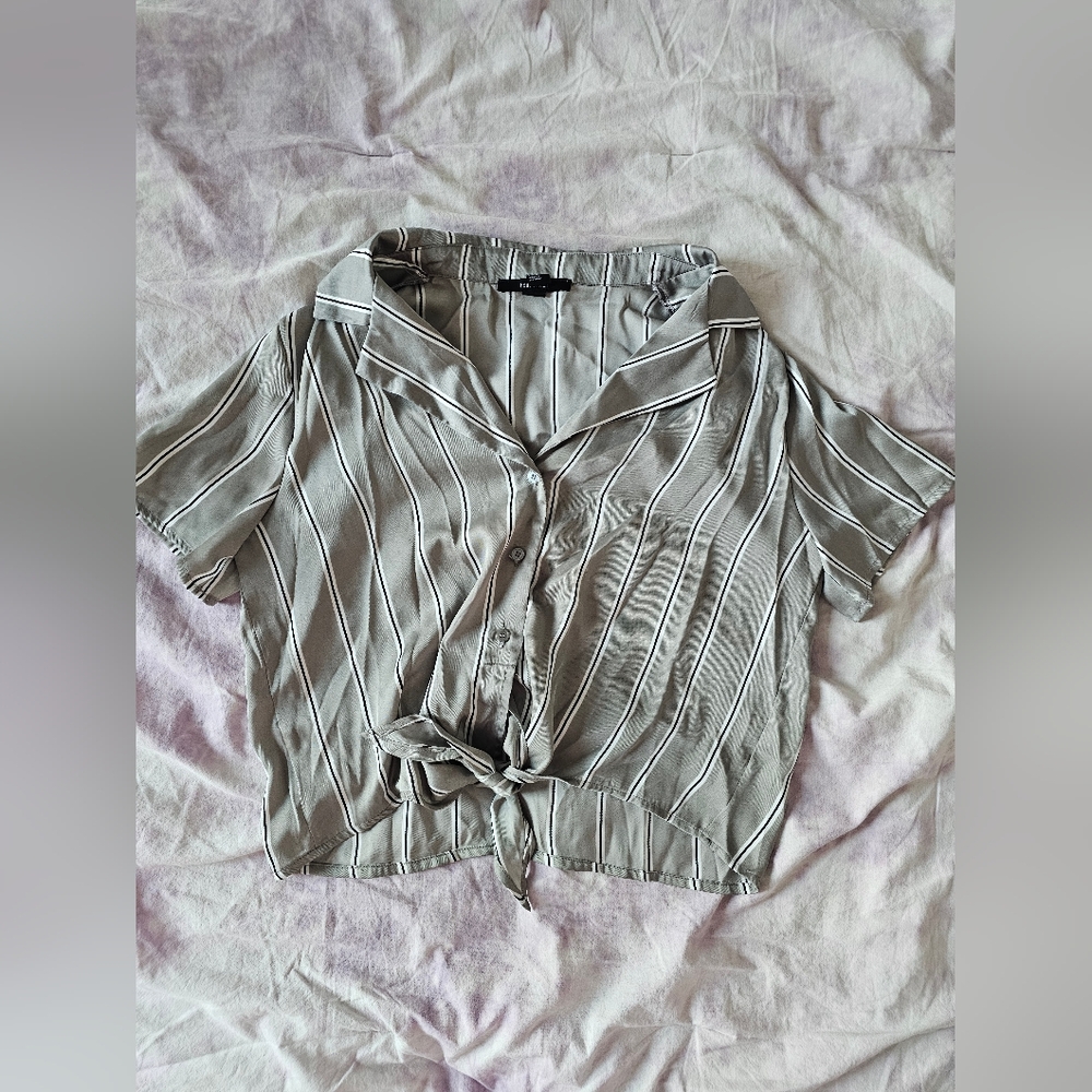 FOREVER 21 cropped top button shirt pinstripe knot tie short sleeve satin blouse